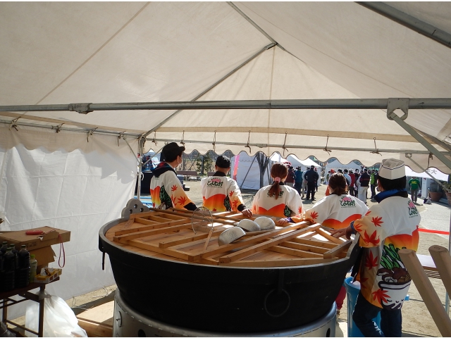 準備万端!!戦いの前のたくましい背中達!!
