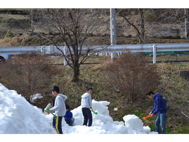 雪遊び