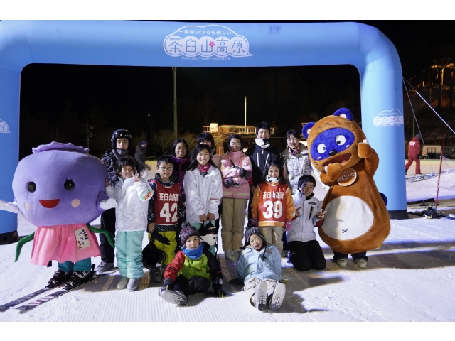 地元、茶臼山スキークラブの小中学生